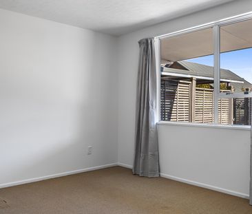 Redecorated two bedroom with garage in Redwood - Photo 6