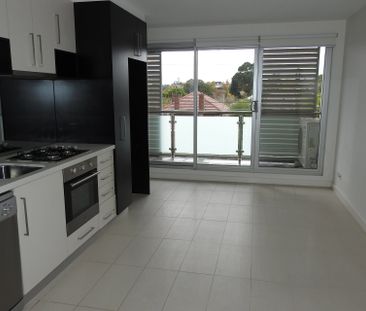 202/174 Riversdale Road, Hawthorn - Photo 1