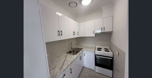 FANTASTIC LOCATION, FRESHLY RENOVATED! - Photo 1