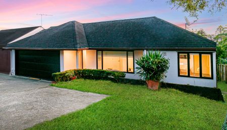 Charming Family Home in Mount Roskill - Photo 2