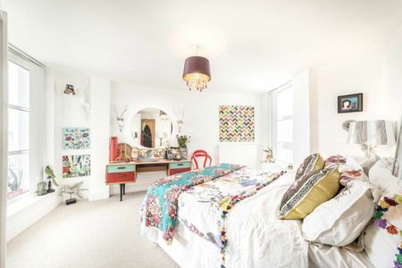 Barrier Point Road, E16, London - Photo 3