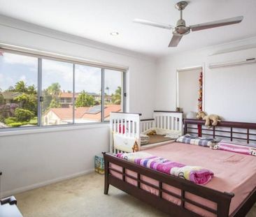 MAGNIFICENT 3 BEDROOM FAMILY HOME A STONES THROW TO BURLEIGH BEACH - Photo 3