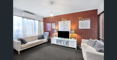 Charming Fully Furnished Townhouse in heart of CBD! - Photo 2