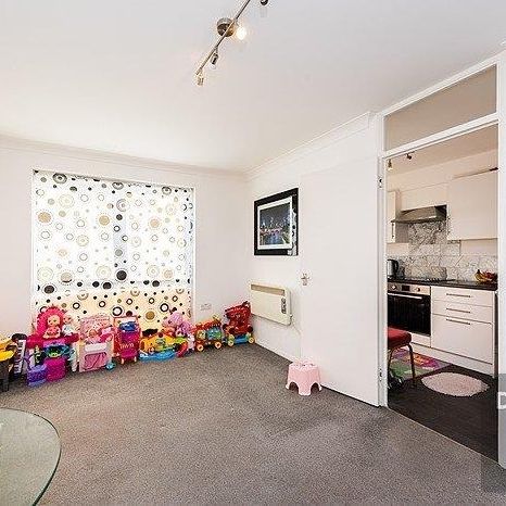 Trotwood, Chigwell - Photo 1