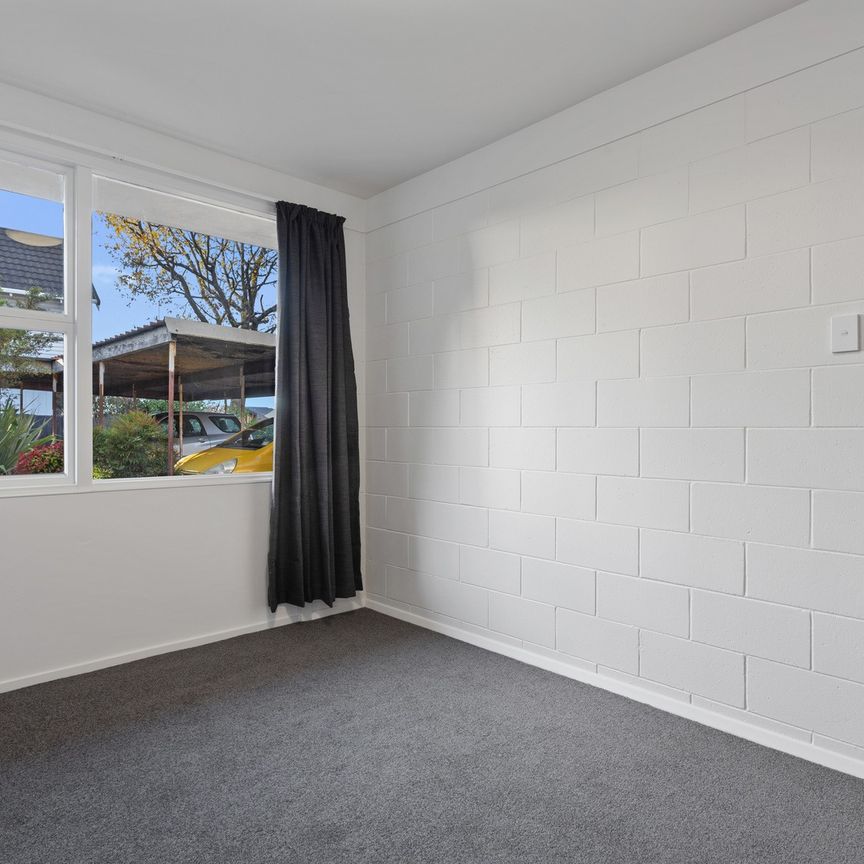 2 Bedroom Redecorated Unit in St Albans - Photo 1