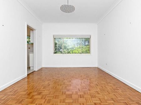 PRIVATE TOP FLOOR TWO BEDROOM IN RANDWICK! - Photo 2
