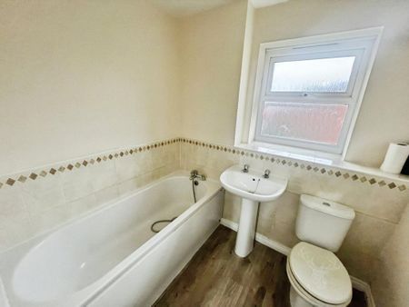 4 bedroom detached house to rent - Photo 5