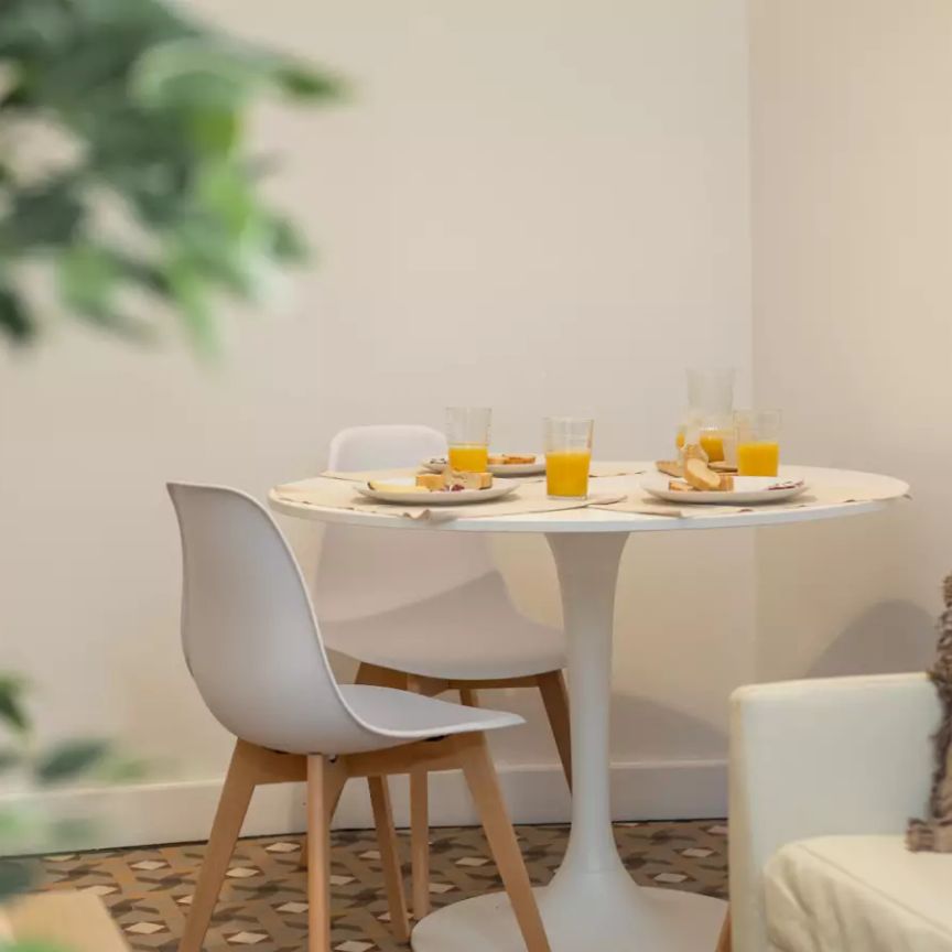 Room in a shared 5-bedroom apartment for rent in El Gòtic, all bills included. - Photo 1