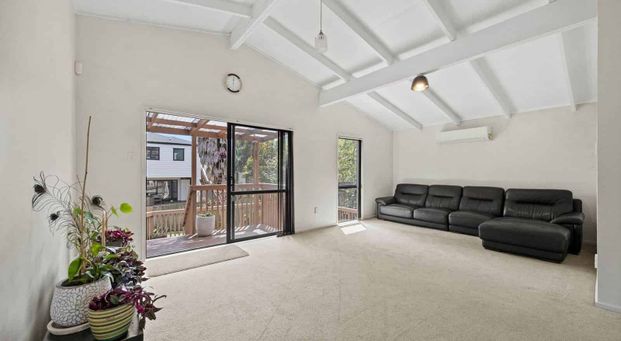 Family Home In New Lynn - Photo 1