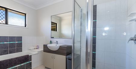 Family Home in Mount Louisa - Photo 5