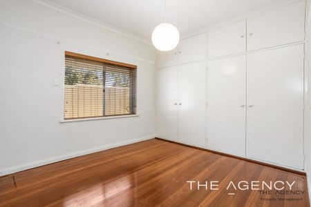 3 Bedroom 1 Bathroom House in Bedford - Photo 2