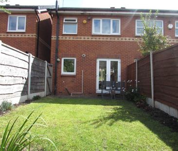 2 bedroom mews to rent - Photo 6