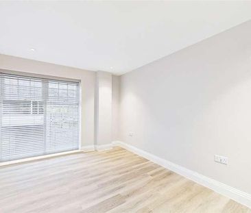 West Street, Maidenhead, Berkshire, SL6 - Photo 2