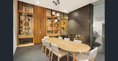 CITY LIVING BY THE DOCKS! - Photo 3