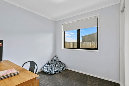 Modern Home, Great Location - Photo 5