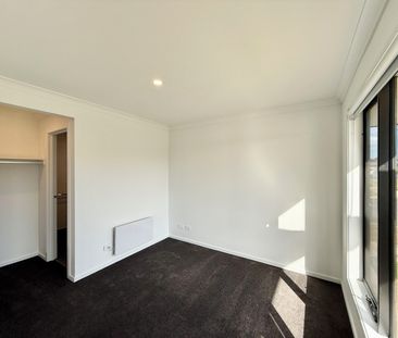 Brand New Family Living in a Thriving Armstrong Creek Pocket - Photo 4