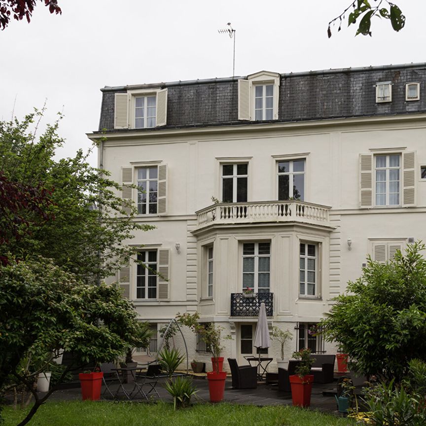 APPARTEMENT meublé 50 M² plus terrasse 1er étage - Photo 1