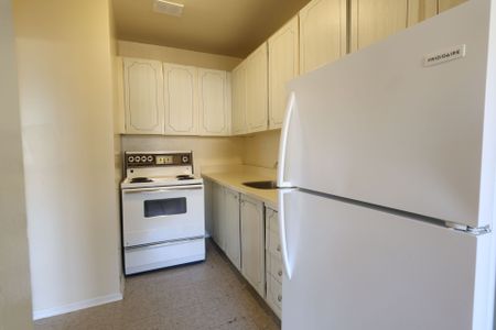 For Lease - 480 Lakeshore Road Unit# 301, Mississauga, Ontario - Photo 2