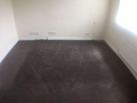 4 bedroom detached house to rent - Photo 5