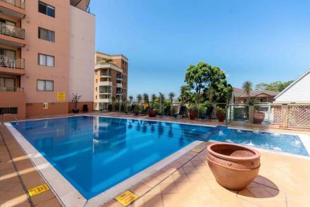 “Modern 1 Bedroom Apartment with District Views” - Photo 2