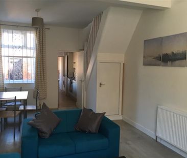 2 bedroom Flat To Let - Photo 3