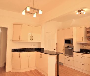 2 bedroom Two Bedroom Terrace House to rent - Photo 5