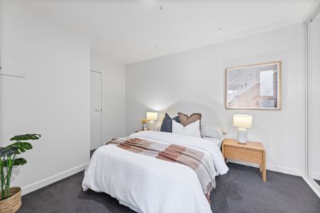 Spacious 1-bedroom on the city fringe - Photo 2