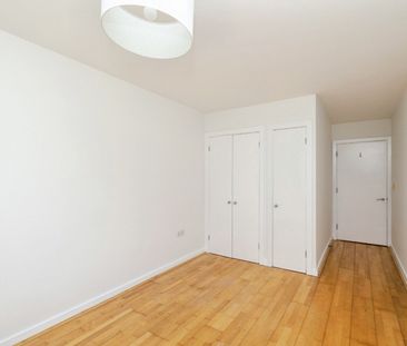 2 Bed Flat, Mill Pond Close, SW8 - Photo 3
