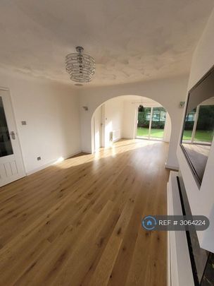 4 bedroom detached house to rent - Photo 1