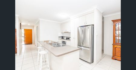 Four-Bedroom Family Oasis with Room for Everyone! - Photo 2