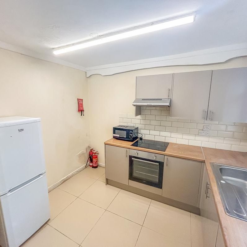 1 bedroom in a house share to rent - Photo 1