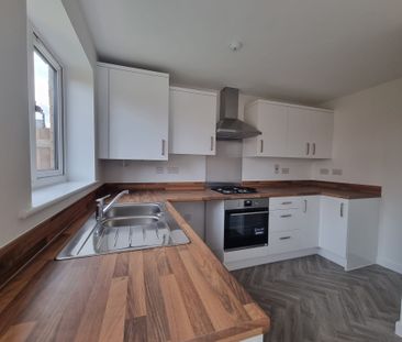 2024-Built Modern Semi-Detached Home in Hampton Woods, Peterborough - Photo 5