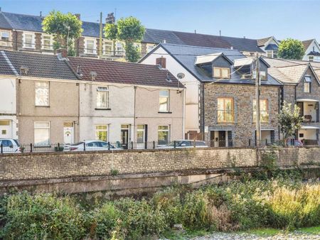 2 bedroom terraced house to rent - Photo 2