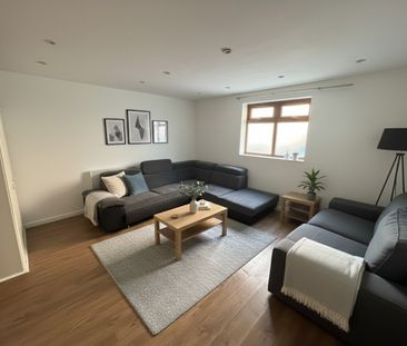 High Road, London, N12 - Photo 2