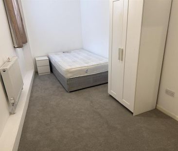3 bedroom flat to rent - Photo 6