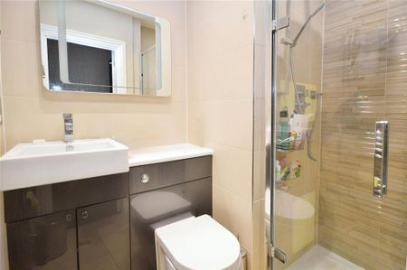 1 bedroom in a house share to rent - Photo 3