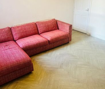 4 Bed Terraced House, South View Crescent, S7 - Photo 2