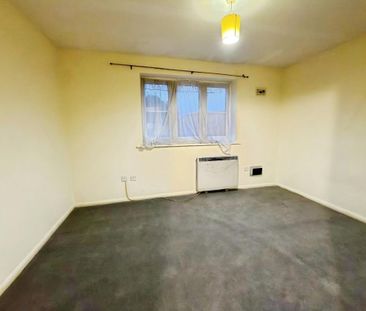 Curzon Drive, Curzon Drive, Grays, RM17 - Photo 3