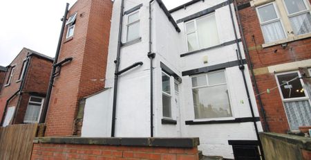 Flat C, Conference Road, Armley, Leeds, LS12 3DX - Photo 3