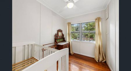 Charming Family Home in Boreen Point - Photo 2