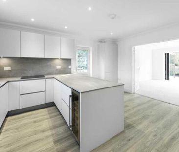 4 bedroom semi-detached house to rent - Photo 3