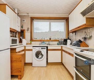 3 bedroom flat to rent - Photo 5