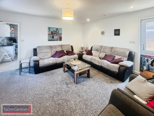 1 bedroom in a house share to rent - Photo 1