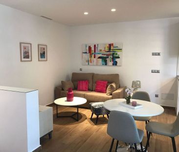 Alquiler de piso en Calle José Calderón - Photo 1