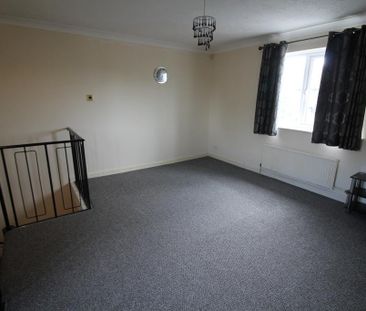 1 bedroom mews to rent - Photo 2