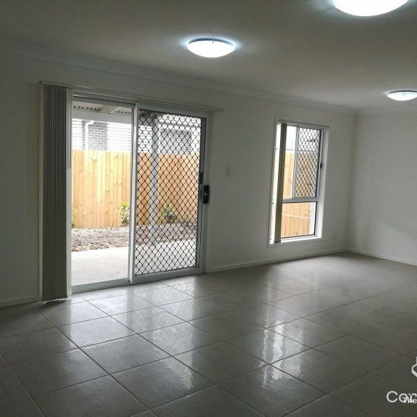 4 bedroom 2 level townhouse - Photo 1