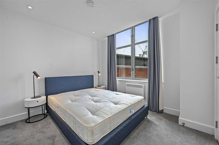 A newly refurbished one bedroom apartment in a convenient City location - Photo 5