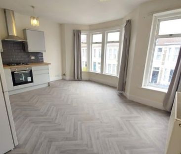 2 Bed Flat, Coronation Avenue, BS16 - Photo 3