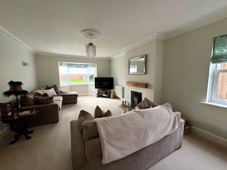 3 bedroom detached house to rent - Photo 2