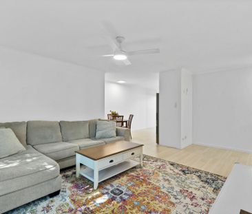 CONVENIENT GROUND FLOOR LIVING IN THE HEART OF COOLANGATTA - Photo 1